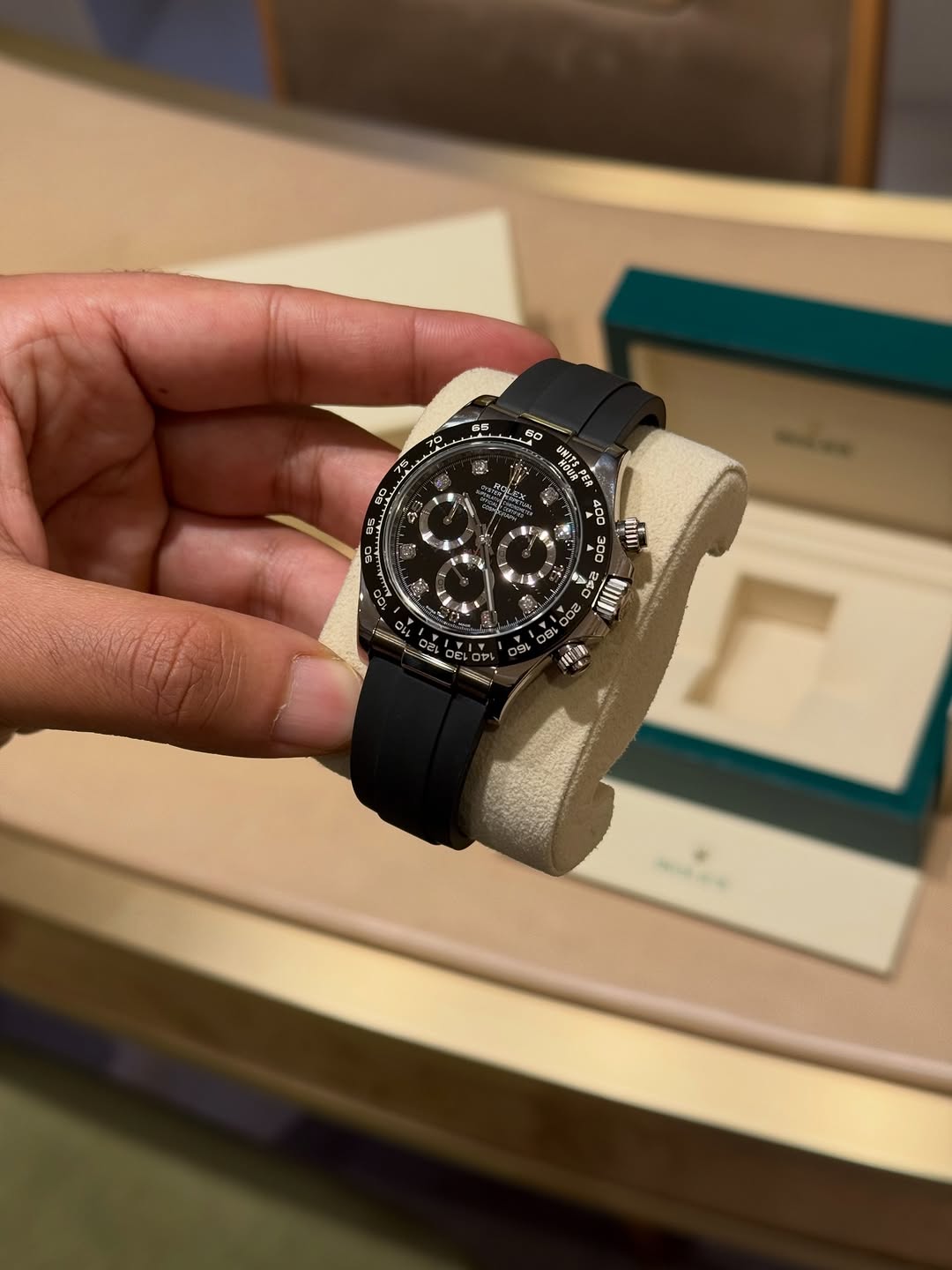 ساعة Rolex Daytona Rubber Strap لون اسود ميناء اسود