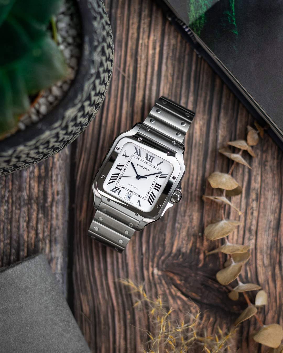 ساعة Cartier Stainless Steel Watch – with Date لون سيلفر ميناء ابيض 