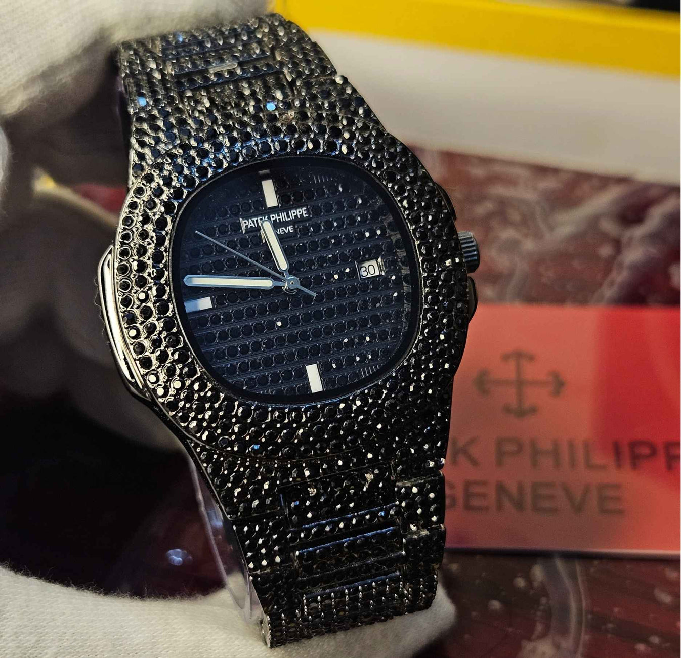 ساعة Patek Philippe Full Stones فصوص بالكامل لون اسود 