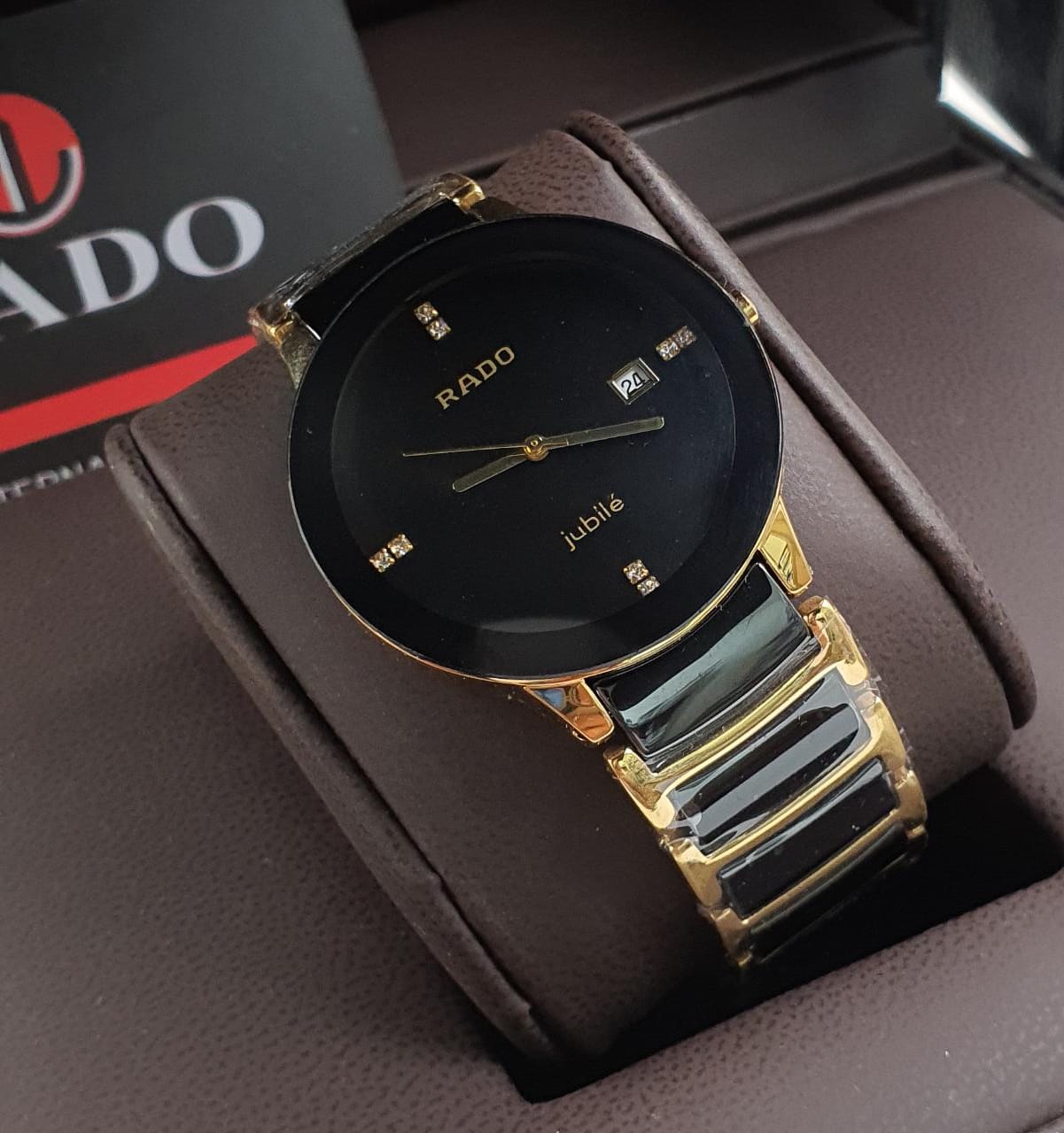 ساعة Rado Black & Gold Classic لون اسود مطعم دهبي