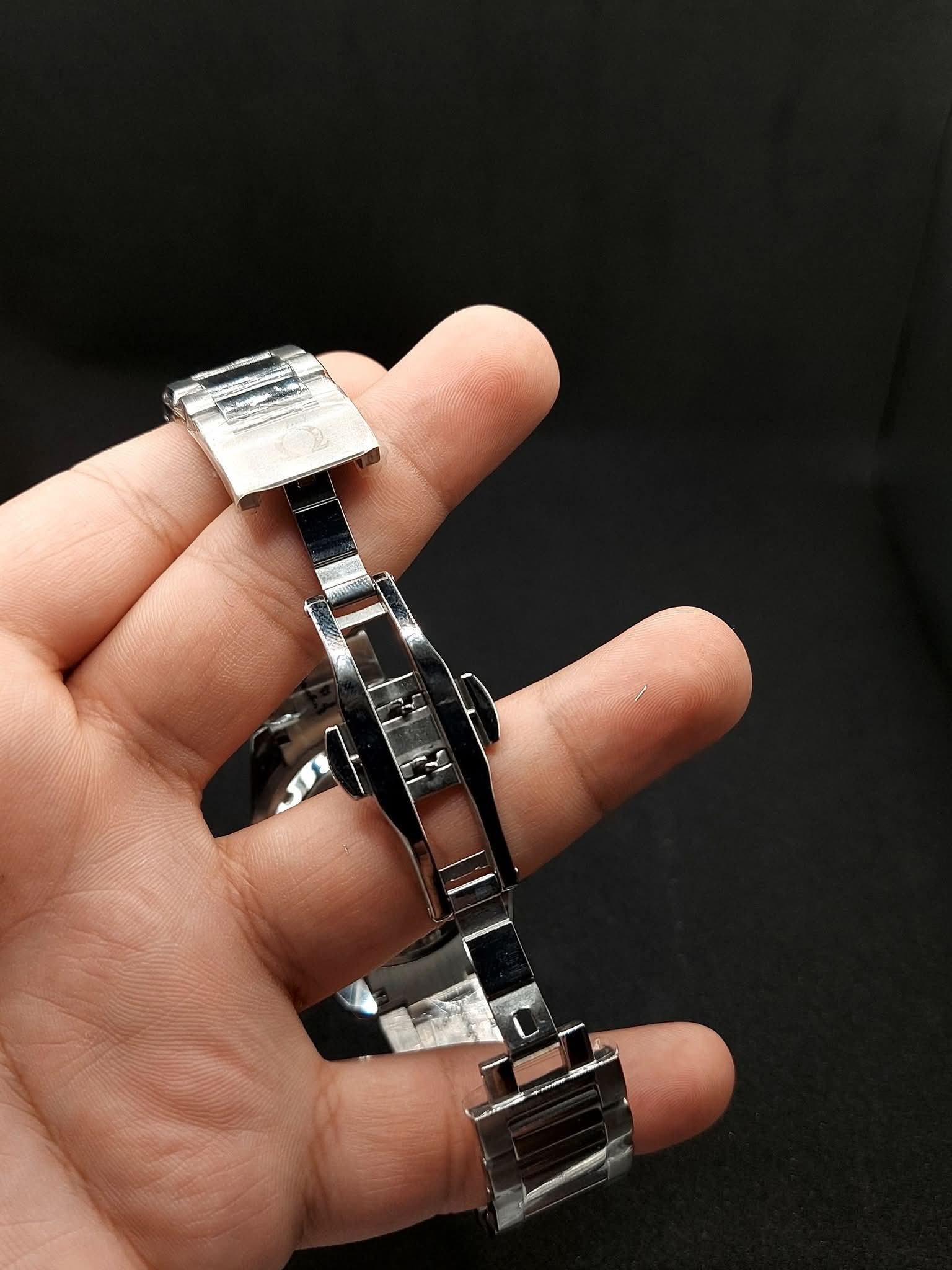 ساعة Omega Chronograph Watch عدادات تعمل لون سيلفر ميناء ابيض في ازرق