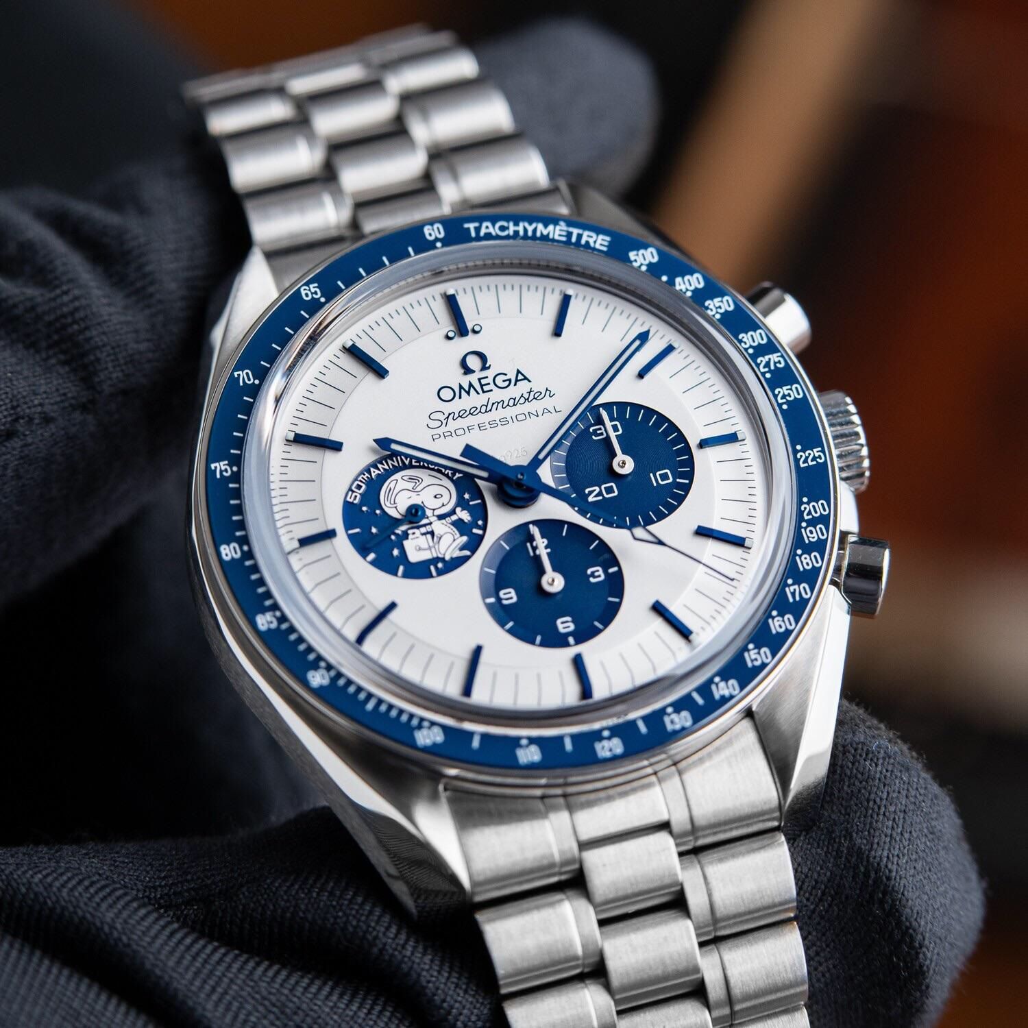 ساعة Omega Chronograph Watch عدادات تعمل لون سيلفر ميناء ابيض في ازرق