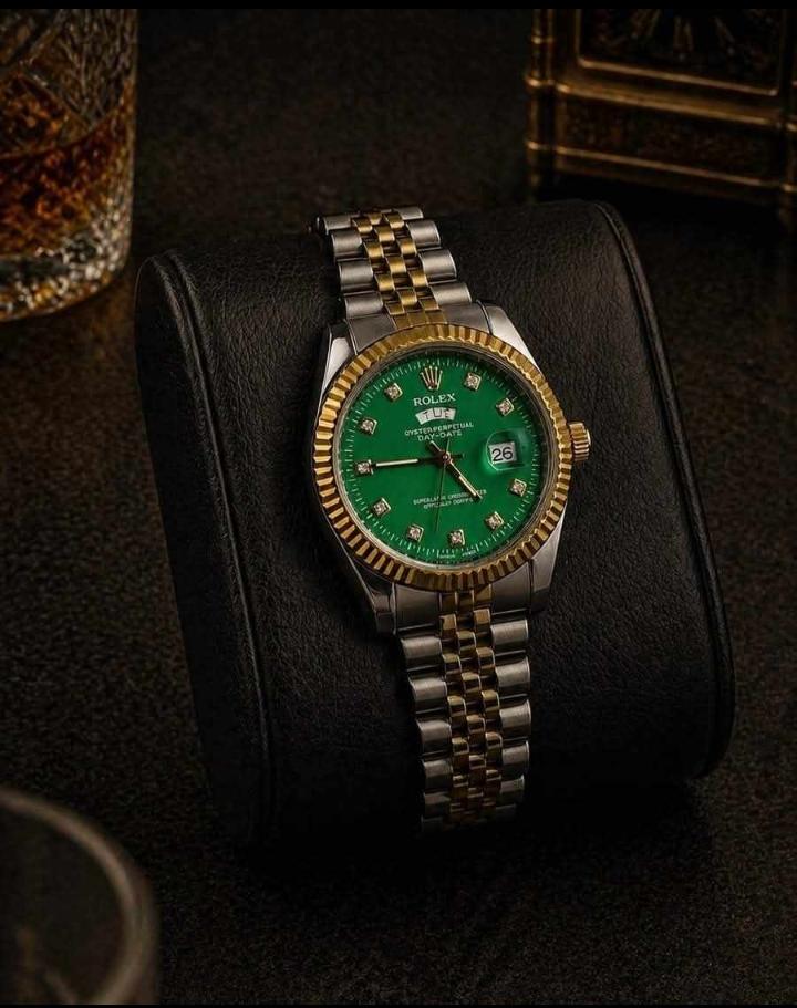 ساعة Rolex Oyster Day-Date بها 2 نتيجة اوستيك سيلفر في جولد ميناء اخضر