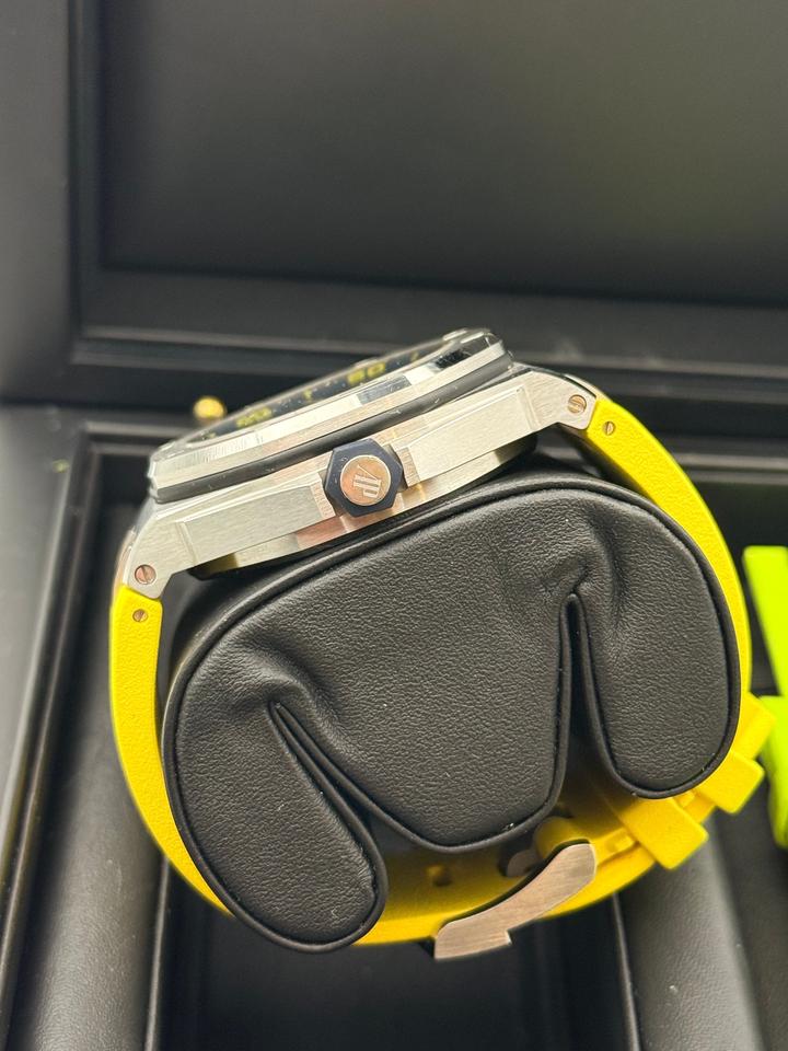 ساعة Audemars Piguet Rubber Strap Watch – Fluorescent Yellow with Date