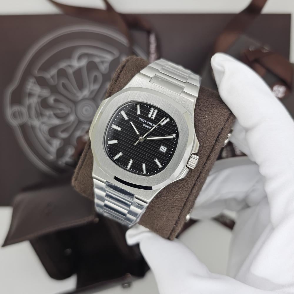 ساعة Patek Philippe Men’s Metal Watch –  with Date ماكينة سحاب ظهر شفاف لون سيلفر ميناء ابيض واسود وازرق 