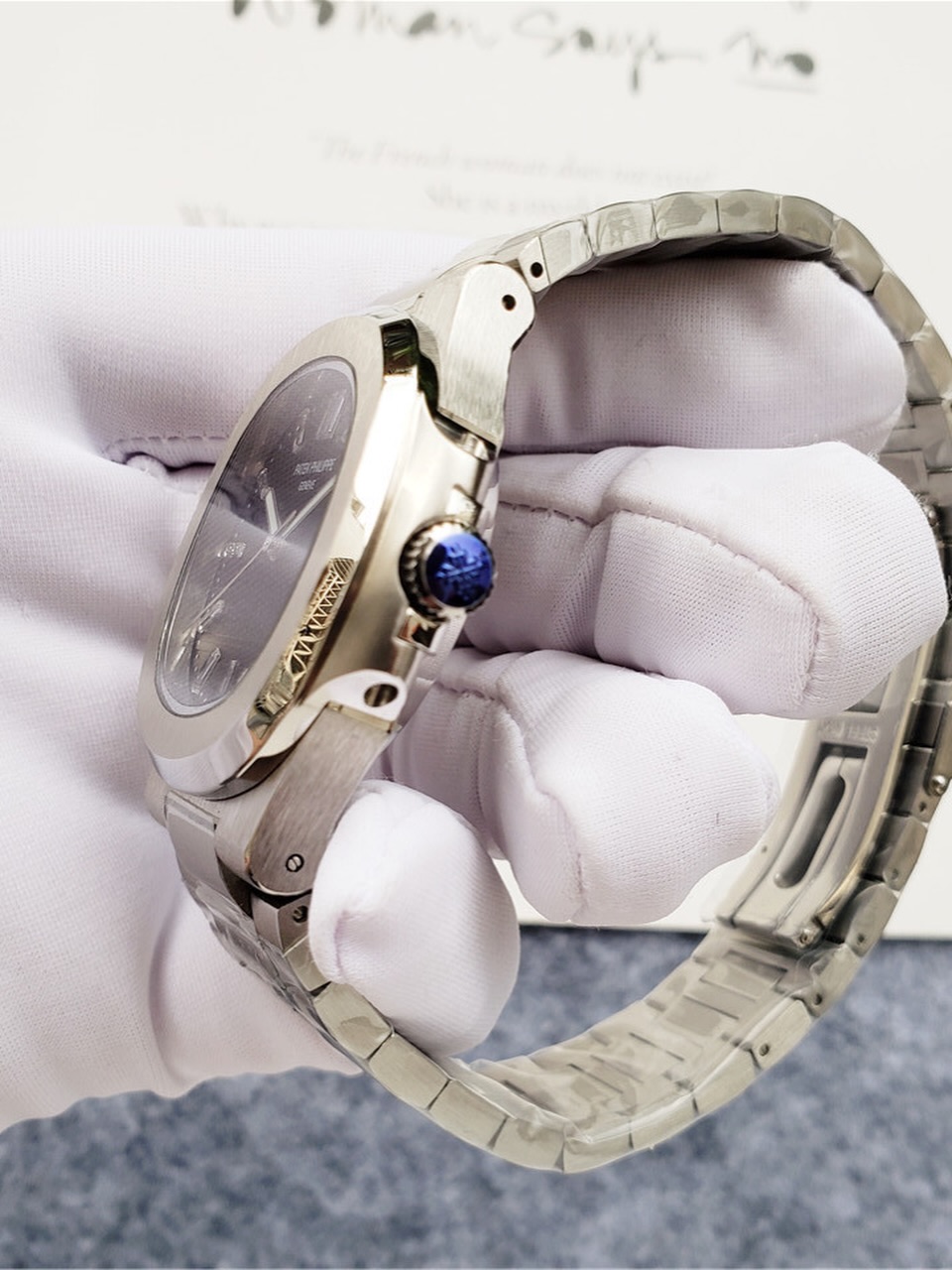 ساعة Patek Philippe Men’s Metal Watch –  with Date ماكينة سحاب ظهر شفاف لون سيلفر ميناء ابيض واسود وازرق 